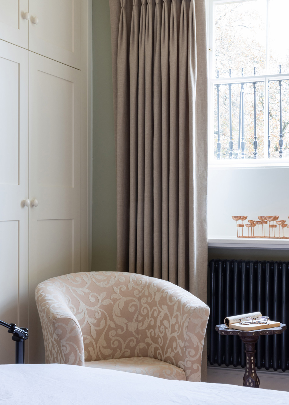 Guest bedroom furniture